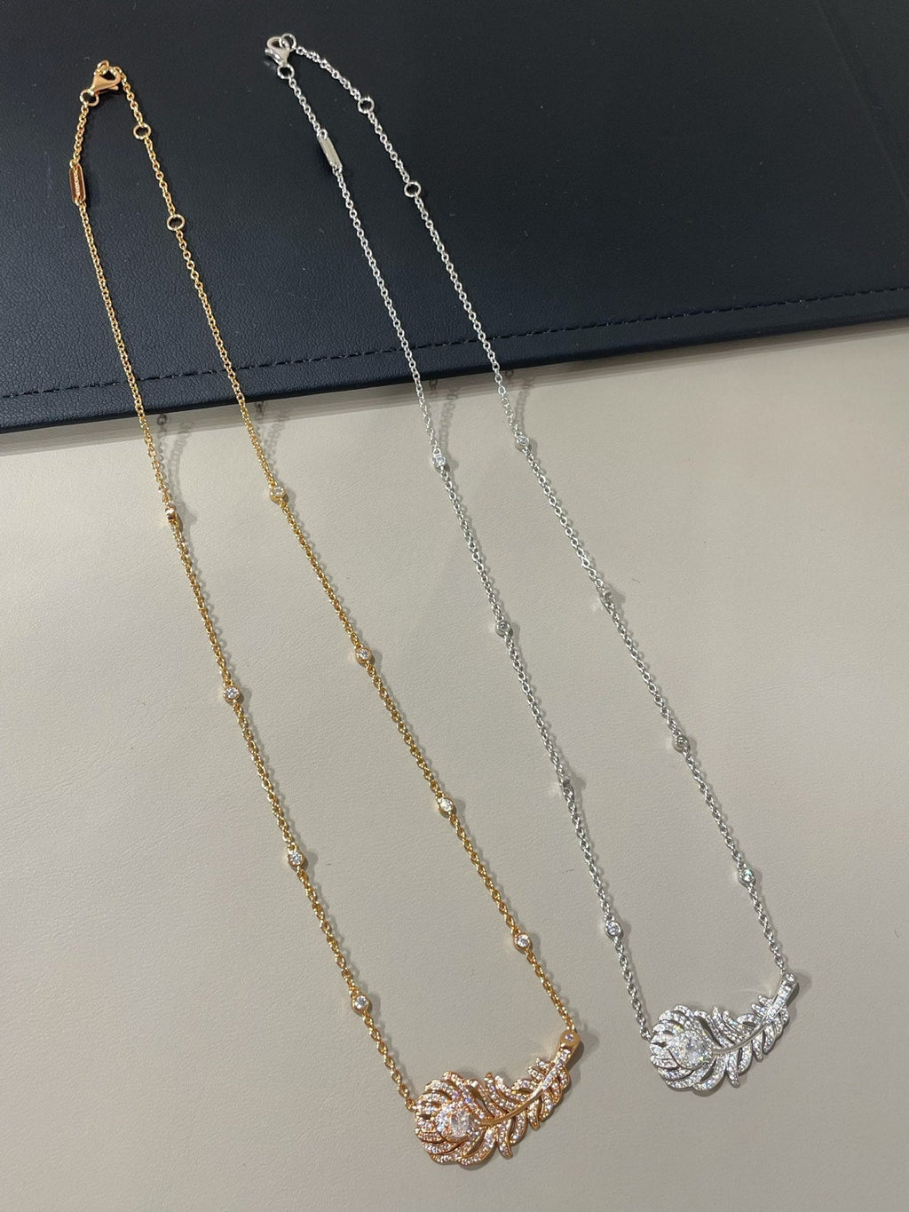 PLUME DE PAON NECKLACE